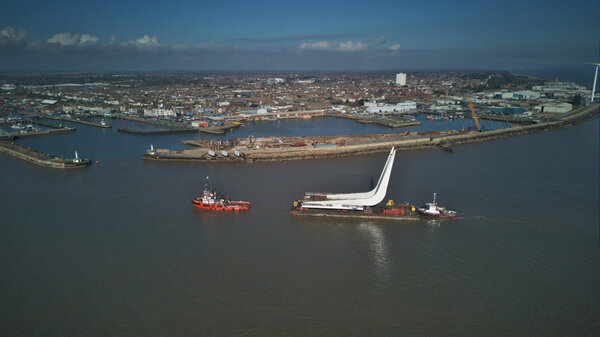 Bascule span arrives in Lowestoft, UK image