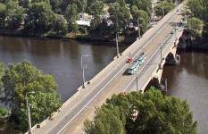 Prague closes key bridge over safety concerns image
