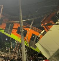 Collapse of Mexican metro structure kills 20 image