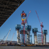 Cross-beam installation marks progress on New NY Bridge image