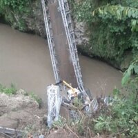 Five dead after Philippines bridge plunges into river image