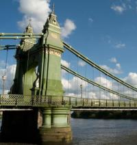 Growing cracks force full closure of Hammersmith Bridge image