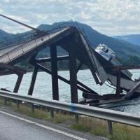 Norway closes timber truss bridges following collapse image
