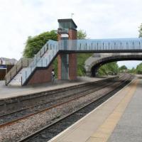 Design unveiled for new-style UK rail footbridge logo 